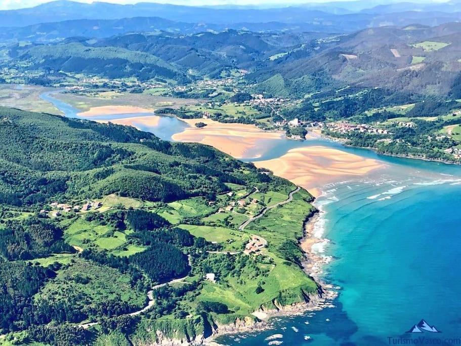 Comodo Apartamento En El Centro De Bermeo. المظهر الخارجي الصورة